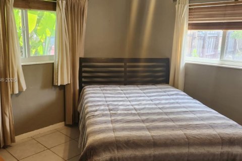 Villa ou maison à louer à Wilton Manors, Floride: 2 chambres, 76.18 m2 № 1929739 - photo 8