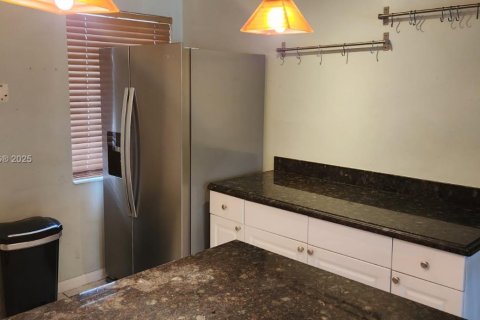 Villa ou maison à louer à Wilton Manors, Floride: 2 chambres, 76.18 m2 № 1929739 - photo 5