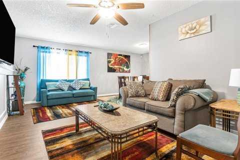 House in Orlando, Florida 3 bedrooms, 137.5 sq.m. № 1670724 - photo 13