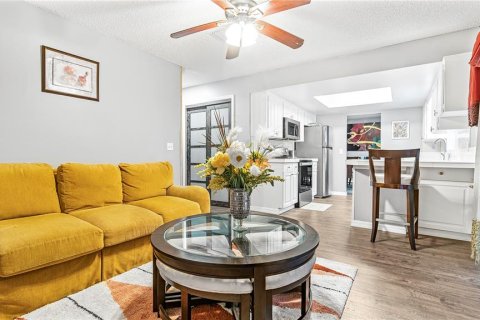 House in Orlando, Florida 3 bedrooms, 137.5 sq.m. № 1670724 - photo 16