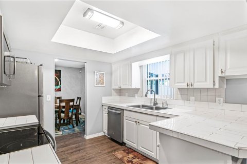 House in Orlando, Florida 3 bedrooms, 137.5 sq.m. № 1670724 - photo 6