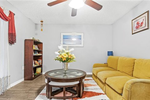 House in Orlando, Florida 3 bedrooms, 137.5 sq.m. № 1670724 - photo 17