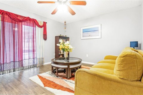 House in Orlando, Florida 3 bedrooms, 137.5 sq.m. № 1670724 - photo 15