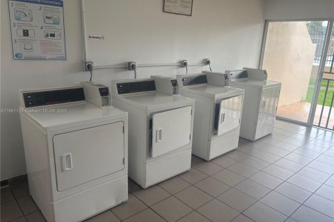 Copropriété à vendre à Miami, Floride: 2 chambres, 103.12 m2 № 1983433 - photo 24