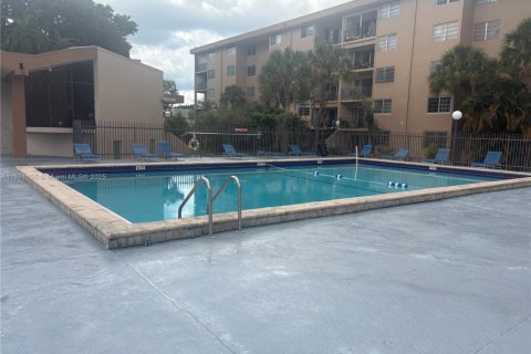 Copropriété à vendre à Miami, Floride: 2 chambres, 103.12 m2 № 1983433 - photo 25