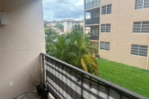 Copropriété à vendre à Miami, Floride: 2 chambres, 103.12 m2 № 1983433 - photo 22