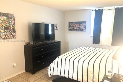 Copropriété à vendre à Miami, Floride: 2 chambres, 103.12 m2 № 1983433 - photo 11