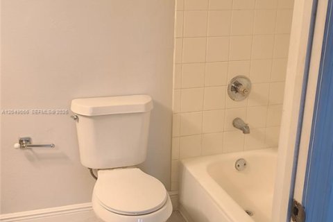 Touwnhouse à vendre à Miramar, Floride: 2 chambres, 100.33 m2 № 2240917 - photo 16