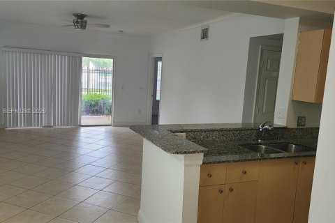 Touwnhouse à vendre à Miramar, Floride: 2 chambres, 100.33 m2 № 2240917 - photo 6
