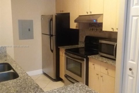 Touwnhouse à vendre à Miramar, Floride: 2 chambres, 100.33 m2 № 2240917 - photo 8