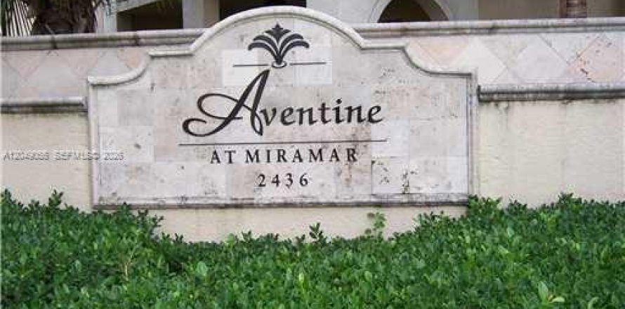 Touwnhouse à Miramar, Floride 2 chambres, 100.33 m2 № 2240917