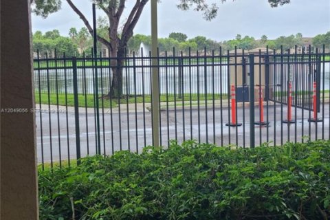 Touwnhouse à vendre à Miramar, Floride: 2 chambres, 100.33 m2 № 2240917 - photo 11