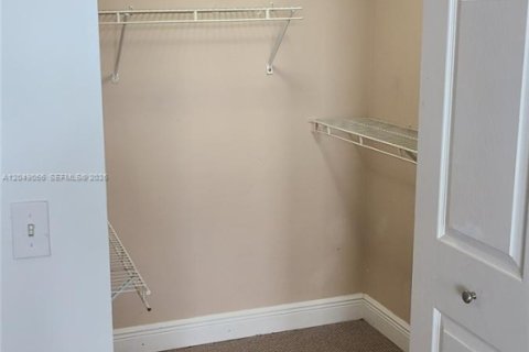 Touwnhouse à vendre à Miramar, Floride: 2 chambres, 100.33 m2 № 2240917 - photo 18