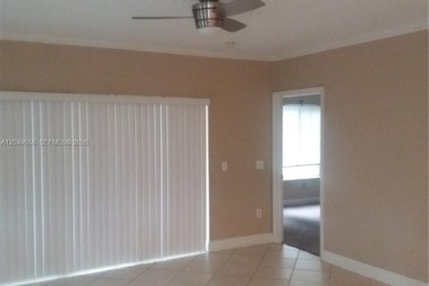 Touwnhouse à vendre à Miramar, Floride: 2 chambres, 100.33 m2 № 2240917 - photo 9