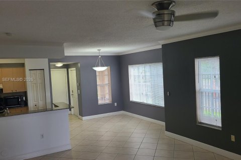 Touwnhouse à vendre à Miramar, Floride: 2 chambres, 100.33 m2 № 2240917 - photo 5