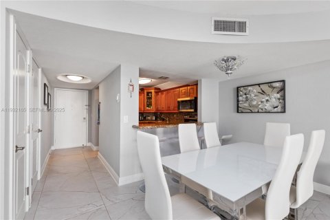 Condominio en venta en Hollywood, Florida, 2 dormitorios, 99.41 m2 № 1990778 - foto 10