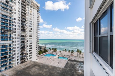 Condominio en venta en Hollywood, Florida, 2 dormitorios, 99.41 m2 № 1990778 - foto 4