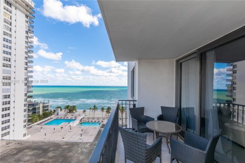 Condominio en venta en Hollywood, Florida, 2 dormitorios, 99.41 m2 № 1990778 - foto 3