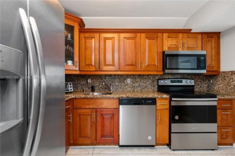 Condominio en venta en Hollywood, Florida, 2 dormitorios, 99.41 m2 № 1990778 - foto 11