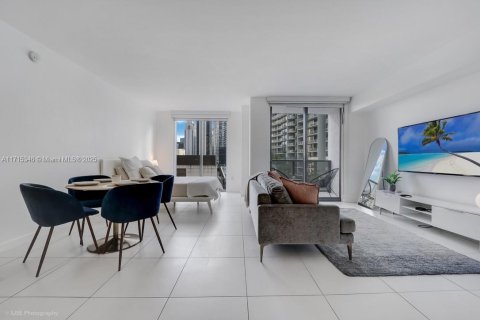 Condominio en venta en Miami, Florida, 51.19 m2 № 1764116 - foto 2