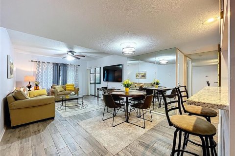 Condominio en venta en Clearwater, Florida, 2 dormitorios, 88.72 m2 № 1901936 - foto 10