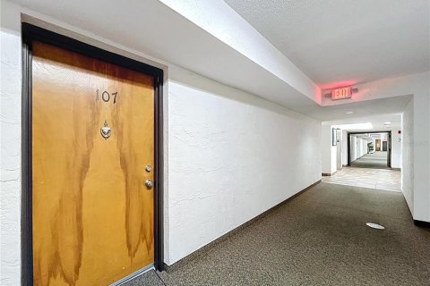Condominio en venta en Clearwater, Florida, 2 dormitorios, 88.72 m2 № 1901936 - foto 2