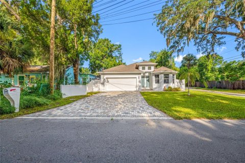 House in New Port Richey, Florida 3 bedrooms, 177.44 sq.m. № 2207830