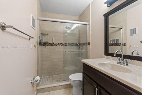 Adosado en venta en Hialeah, Florida, 3 dormitorios, 154.68 m2 № 2015862 - foto 20