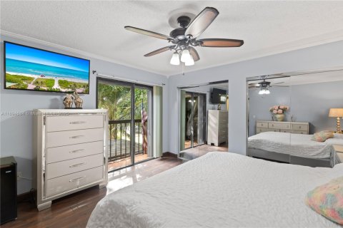 Adosado en venta en Hialeah, Florida, 3 dormitorios, 154.68 m2 № 2015862 - foto 14