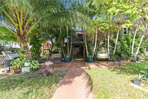 Adosado en venta en Hialeah, Florida, 3 dormitorios, 154.68 m2 № 2015862 - foto 2