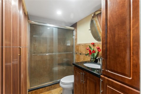 Adosado en venta en Hialeah, Florida, 3 dormitorios, 154.68 m2 № 2015862 - foto 10