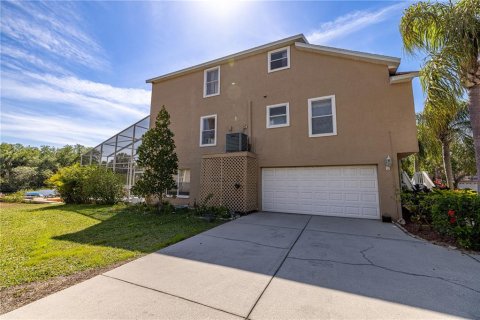 House in New Port Richey, Florida 4 bedrooms, 251.58 sq.m. № 1597300 - photo 5
