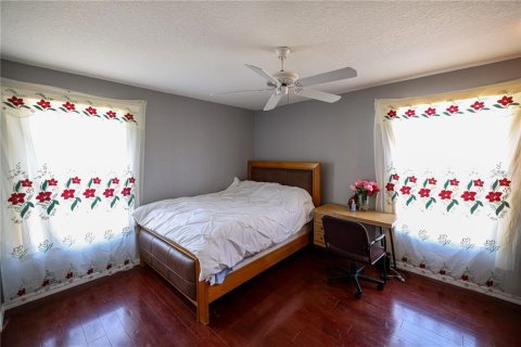 House in New Port Richey, Florida 4 bedrooms, 251.58 sq.m. № 1597300 - photo 30