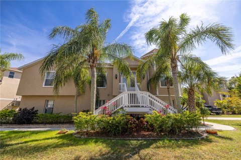 House in New Port Richey, Florida 4 bedrooms, 251.58 sq.m. № 1597300 - photo 1