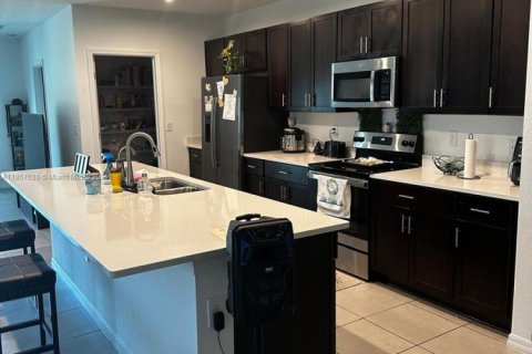 Villa ou maison à vendre à Davenport, Floride: 4 chambres № 2022657 - photo 3