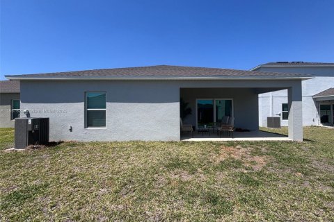 Villa ou maison à vendre à Davenport, Floride: 4 chambres № 2022657 - photo 2