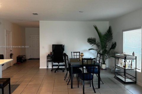 Villa ou maison à vendre à Davenport, Floride: 4 chambres № 2022657 - photo 4