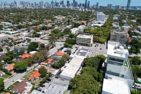 Propiedad comercial en venta en Miami, Florida № 1948756 - foto 5