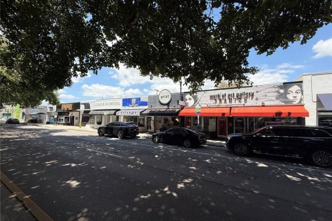 Propiedad comercial en venta en Miami, Florida № 1948756 - foto 1