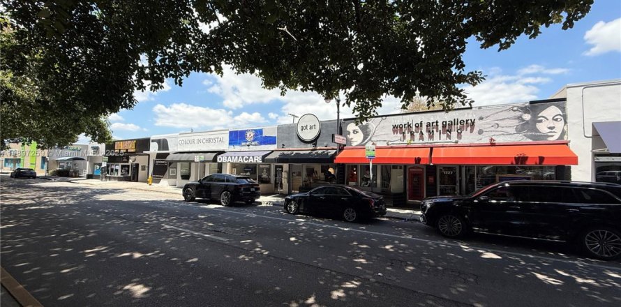 Propiedad comercial en Miami, Florida № 1948756