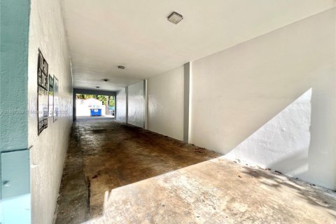 Propiedad comercial en venta en Miami, Florida № 1948756 - foto 10