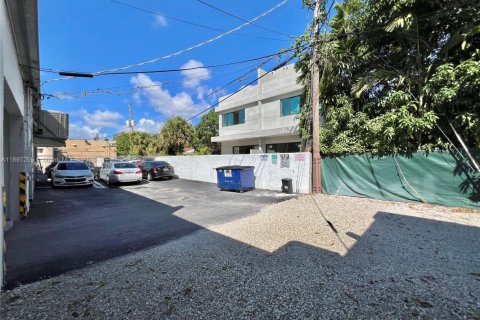 Propiedad comercial en venta en Miami, Florida № 1948756 - foto 13