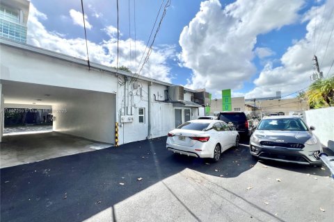 Propiedad comercial en venta en Miami, Florida № 1948756 - foto 7