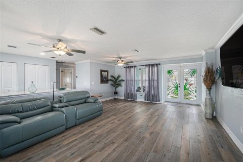 House in Seminole, Florida 2 bedrooms, 185.06 sq.m. № 1833574 - photo 6