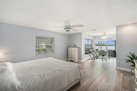 House in Seminole, Florida 2 bedrooms, 185.06 sq.m. № 1833574 - photo 19