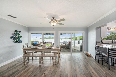 House in Seminole, Florida 2 bedrooms, 185.06 sq.m. № 1833574 - photo 10