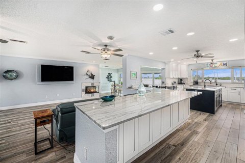House in Seminole, Florida 2 bedrooms, 185.06 sq.m. № 1833574 - photo 17