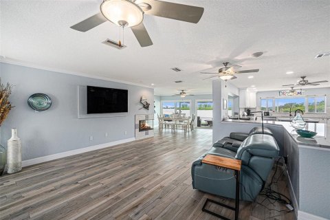 House in Seminole, Florida 2 bedrooms, 185.06 sq.m. № 1833574 - photo 7