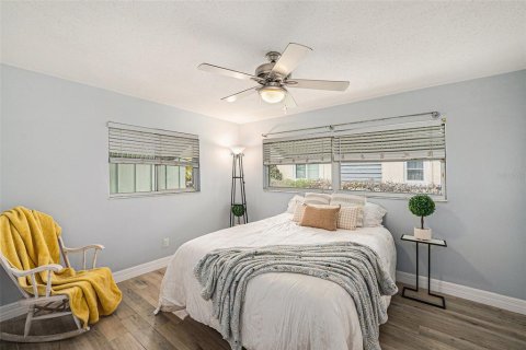 House in Seminole, Florida 2 bedrooms, 185.06 sq.m. № 1833574 - photo 24