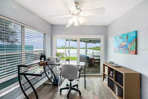 House in Seminole, Florida 2 bedrooms, 185.06 sq.m. № 1833574 - photo 21